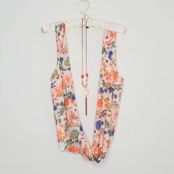 Gal Boss Floral Top with Necklace - Picture 1 of 5